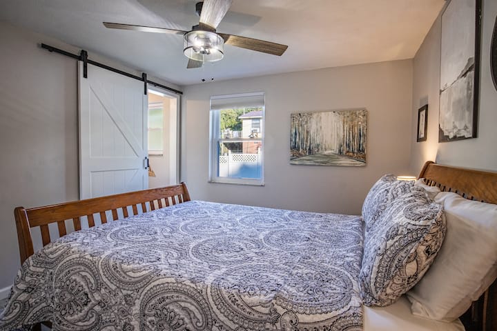 Catch some Zzz's in the main bedroom and enjoy the convenience of an adjoined half bath.
