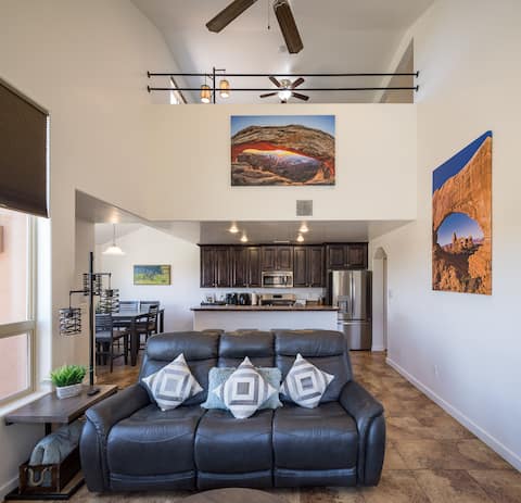 Pool~RV~Luxury Meets Slick Rock! 3 Bed 2.5 Bath 2C