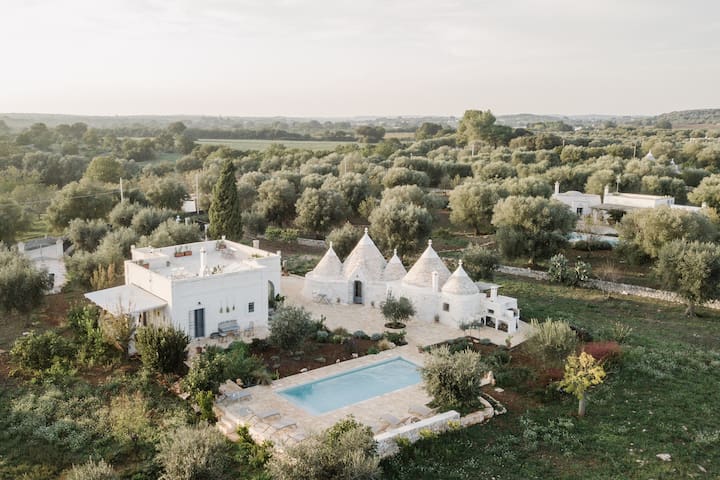 Masseria Silentio with Trullo & Pool in Ostuni