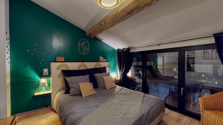 Chambre cosy et intime offrant un couchage 160x200