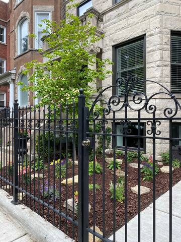 Wrigleyville Inn. Historic Greystone, Free Parking gallery image 5