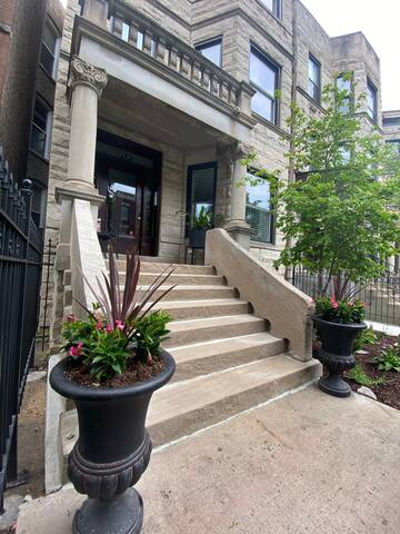 Wrigleyville Inn. Historic Greystone, Free Parking gallery image 4