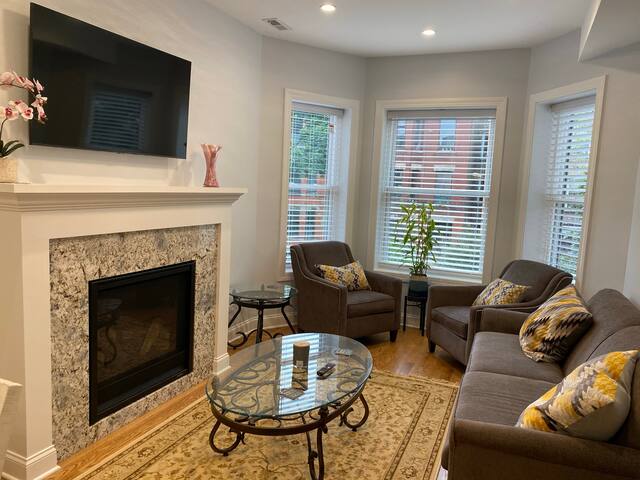 Wrigleyville Inn. Historic Greystone, Free Parking gallery image 2