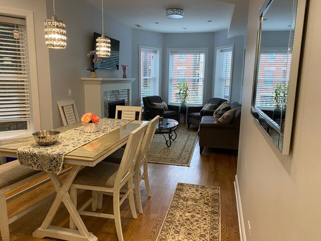 Wrigleyville Inn. Historic Greystone, Free Parking gallery image 3