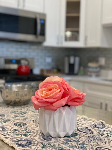 Wrigleyville Inn. Historic Greystone, Free Parking gallery image 4