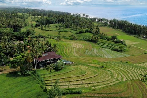 Scenic 5BR Getaway - Design, Infinity Pool & Beach