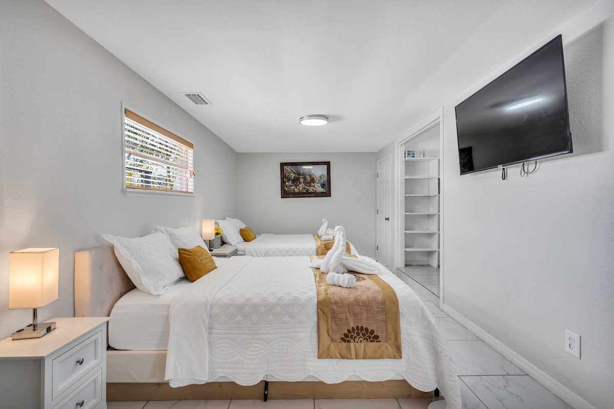 4. SPAVAĆA SOBA, NIZ STEPENICE S 2 BRAČNA KREVETA (1,6X2)