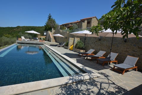 Stunning Tuscan Villa & Panoramic Infinity Pool