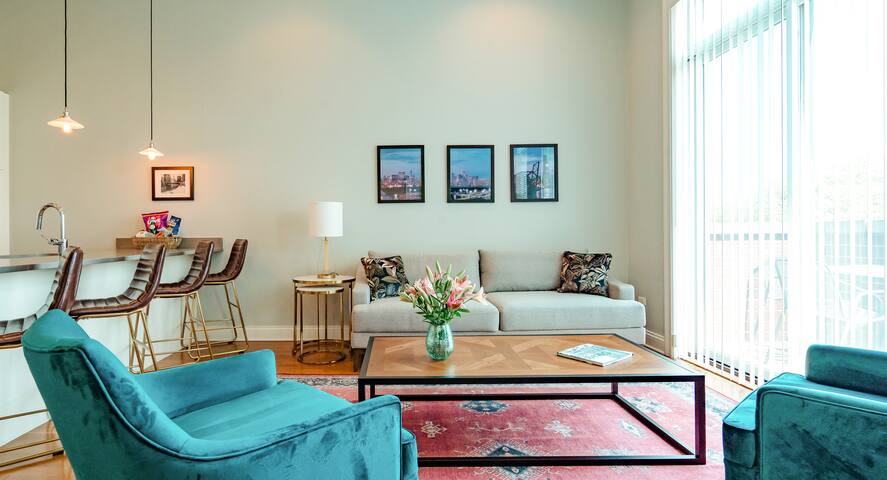 2BD/2BA w/ gourmet kitchen, private balcony & more gallery image 2