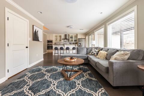 Entire home! King Suite, Free Wifi/Netflix