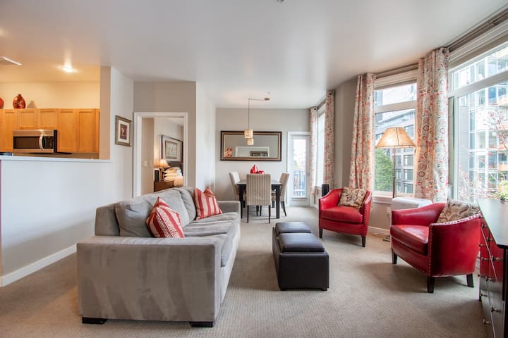 Stunning 2 Bedroom 2 Bath Home in Seattle!⁴