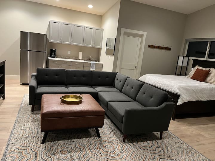 车库上方的独立公寓-包括4号卫生间