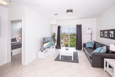 Successful Airbnb property: Modern Self Check in, Parking, Wi-Fi, Pets Ok in Douglas Park