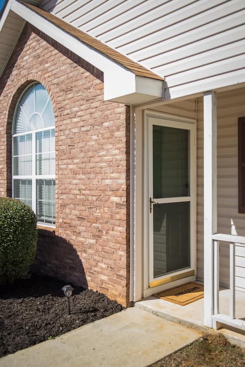 Pemberly House in Central WR Between RAFB & I-75