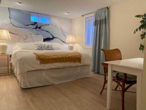 Quiet 2BR Lwr Level,  Full Kit,  Wifi, Private Ent