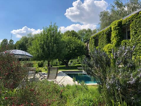 L'OUSTHALLET: A small house in the valley...