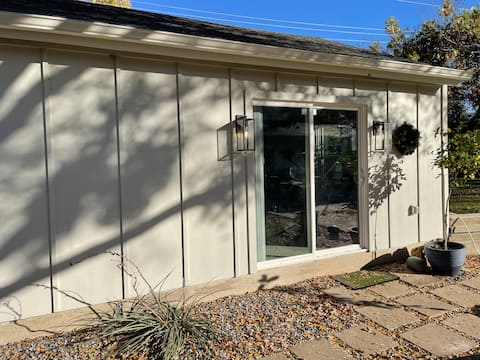 Top Airbnb: Newly remodeled guesthouse in Preston Hollow