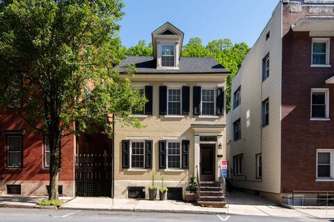 The Owl House on Broadway (3 Beds/3.5 Baths)