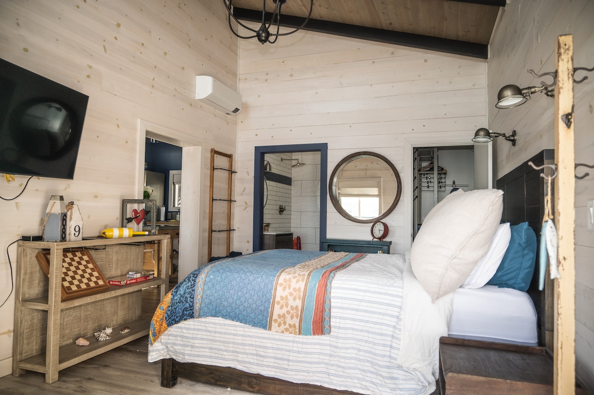 Melt into this amazing queen bed, snuggle up,  enjoy the bay view literally feet from your bed! The vaulted ceiling and lovely decor will allow you to genuinely fall in love with the beauty that surrounds you!