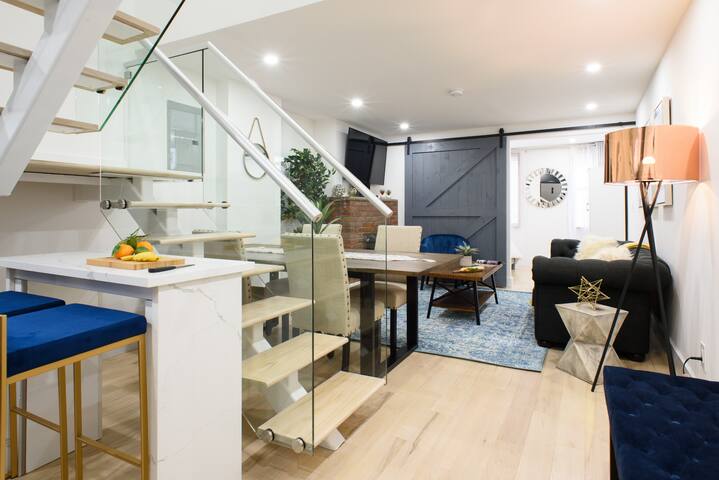 Luxury 3BR Duplex ~W&D~ Elevator Bldg gallery image 3