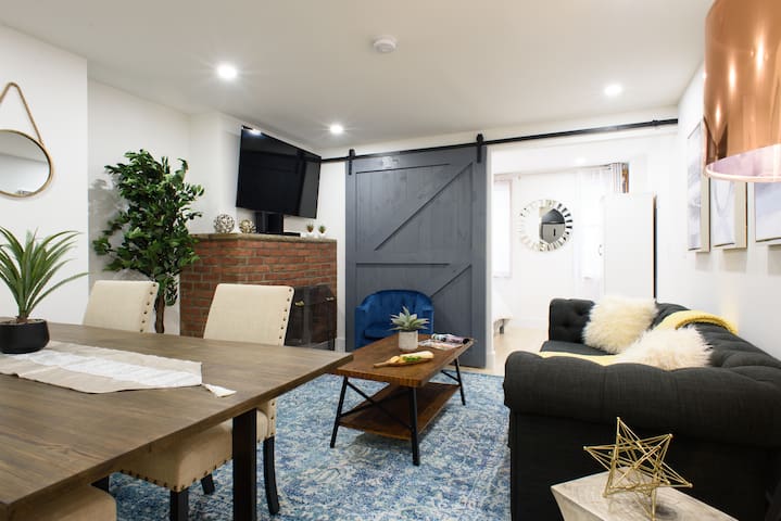 Luxury 3BR Duplex ~W&D~ Elevator Bldg