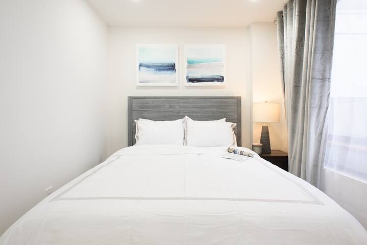 Luxury 3BR Duplex ~W&D~ Elevator Bldg gallery image 5