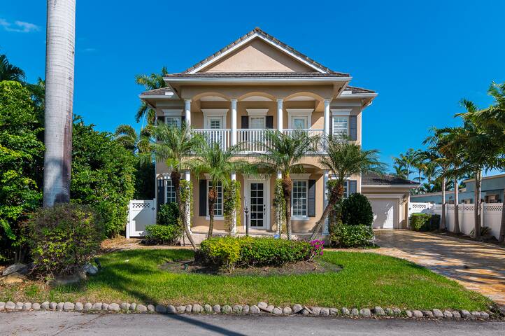 Waterfront House on Las Olas Isles with Spa! gallery image 3