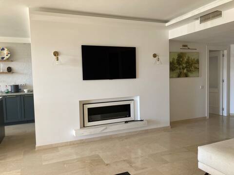 Successful Airbnb property: Stunning apartment in heart of the port in San Roque