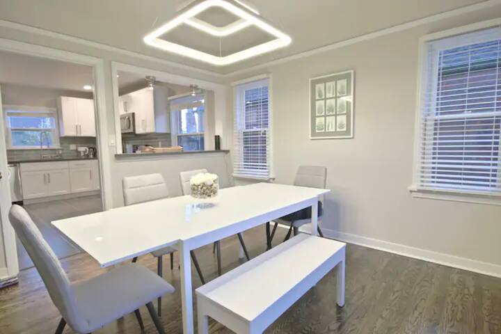 Cozy 6BR/3BA Wallingford gem near downtown gallery image 4