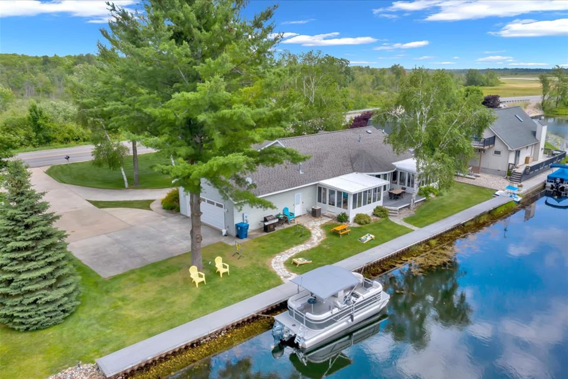 Houghton Lake Getaway w/ Pontoon