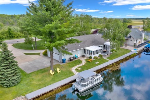 Houghton Lake Getaway w/ Pontoon Included!