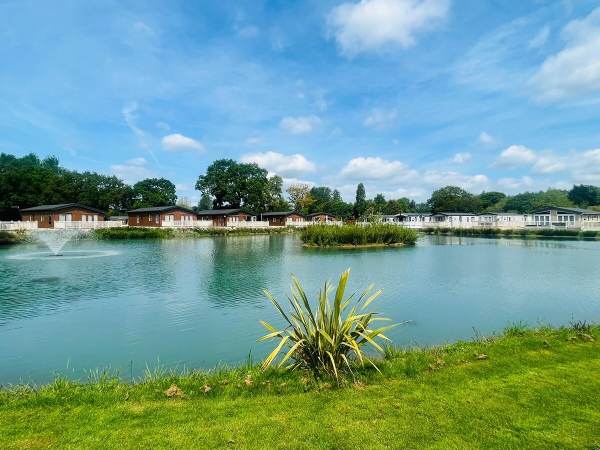 Successful Airbnb property: Waterside Retreat with Hot Tub in Allerthorpe