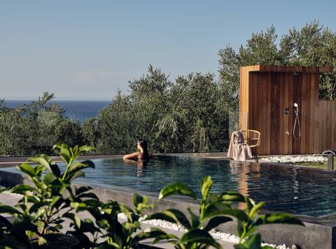 Alexandros Deluxe SeaView Villa, an Iconic Retreat