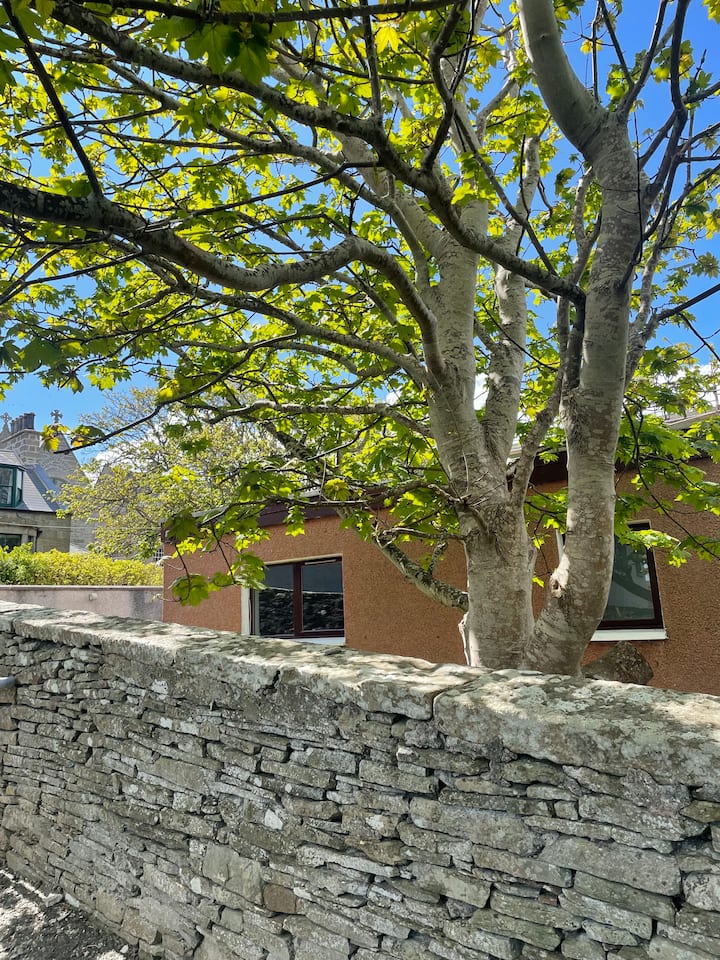 Cosy cottage in Kveldrso Gardens Apartments for Rent in Lerwick