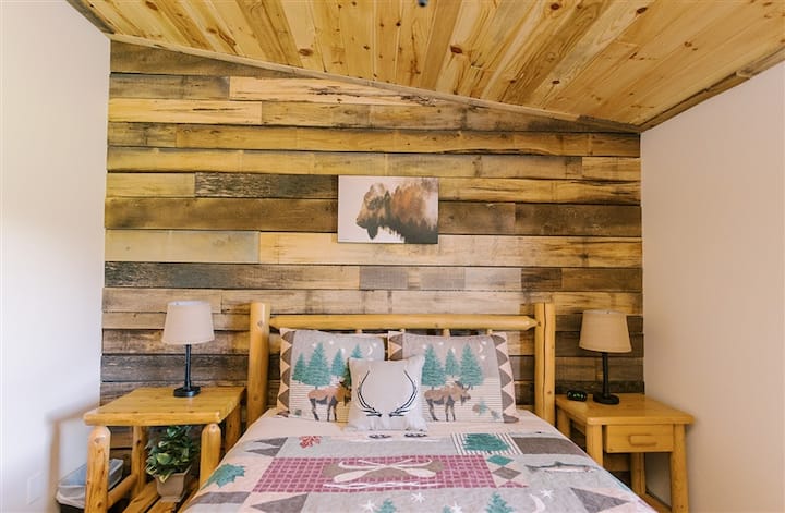 Upstairs bedroom with queen bed.