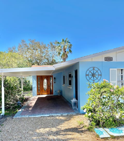 BAY/BEACH BUNGALOW, 2 Blocks to BEACH /RESTAURANTS