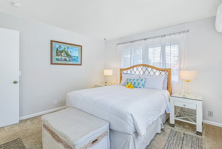 غرفة النوم الثانية مكيفة الهواء 