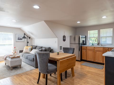 Downtown Camas Apartment