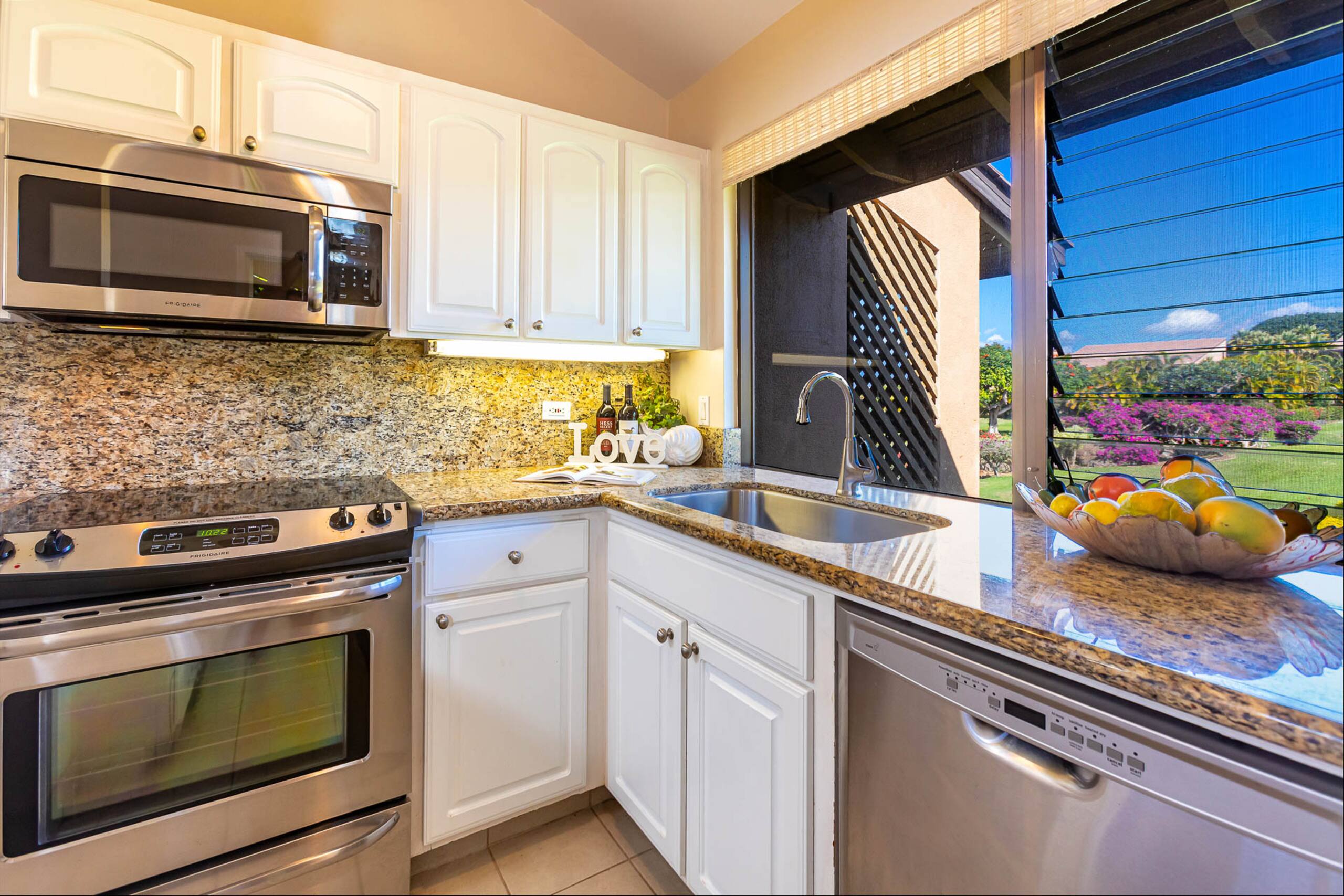 Condo in Kihei · ★4.96 · 1 bedroom · 2 beds · 1 bath - Image 3