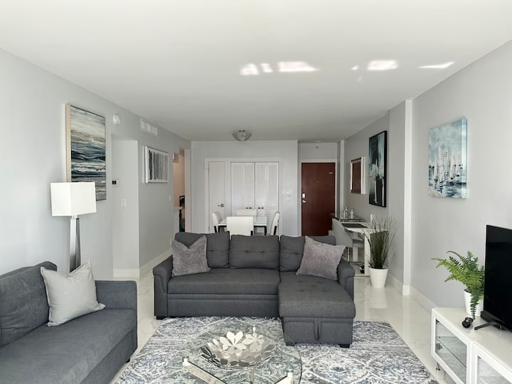 1 Bedroom - Ocean View Free Parking 7n Augsep - Aventura, FL