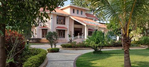 Freshly Renovated 4 bedroom bungalow in Lonavala