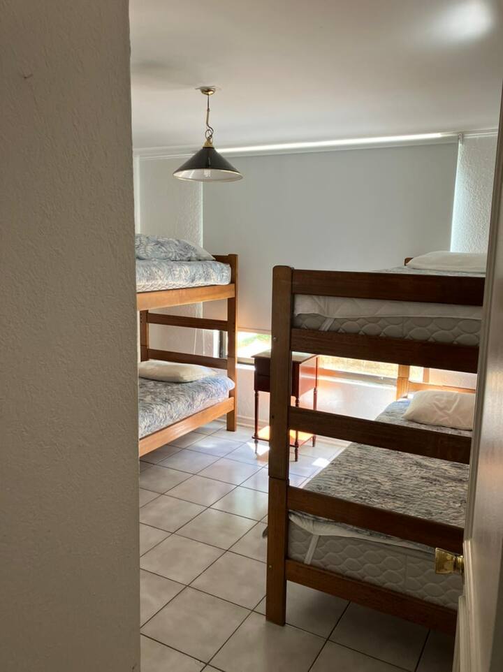 Საძინებელი ორსართულიანი საწოლით