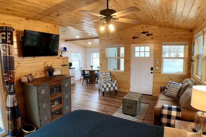 Smart TV with Roku. Queen size bed and the sofa is a full size pull out sleeper. Sound bar. Linens provided.