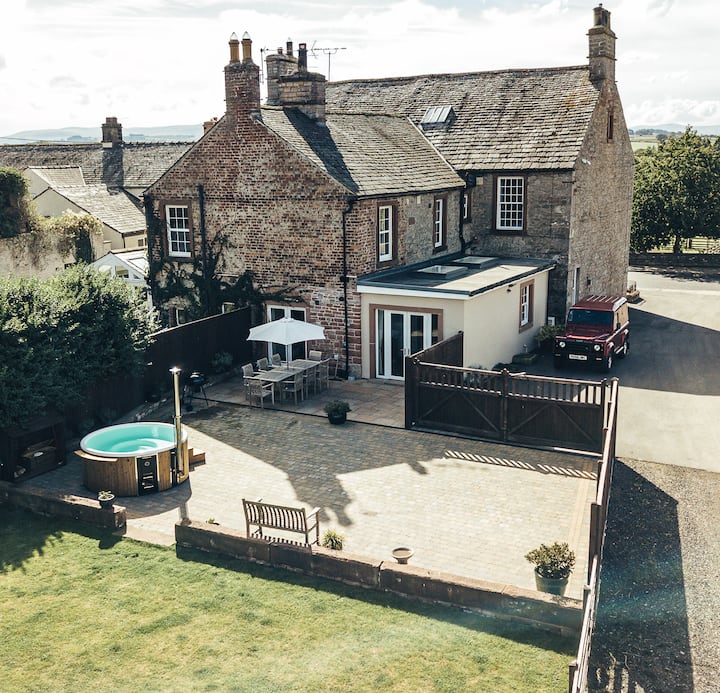 Carleton House & The Hot Tub. 5 miles to Ullswater Houses for Rent in
