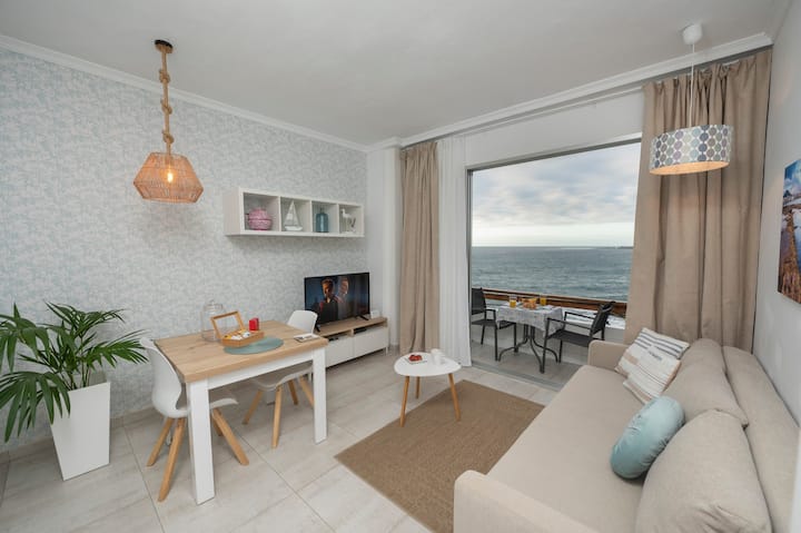 Amazing seafront apartment at Las Canteras Beach