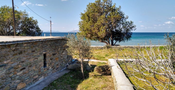 Stonehouse on the sand - Agios Romanos beach