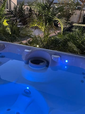 1stResorts.com 2 WATERVIEW FAMILY VILLAS HOTTUB AB gallery image 4