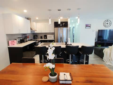 ★MODERN★STOCKED★PRIVATE★REMOTE WORK HAVEN★A/C★2BD★
