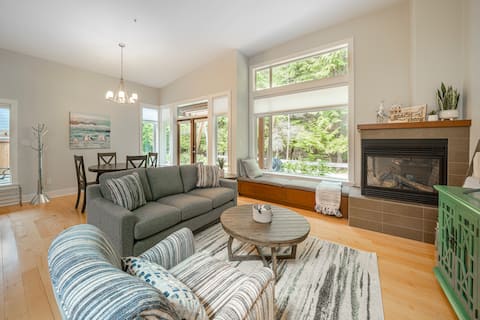 Beachwood House, 5 min to Rathtrevor Beach