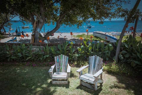 ❤ The loveshack: a romantic beachfront bungalow  ❤